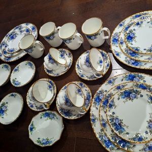 Royal albert moonlight rose four places setting 29 pieces